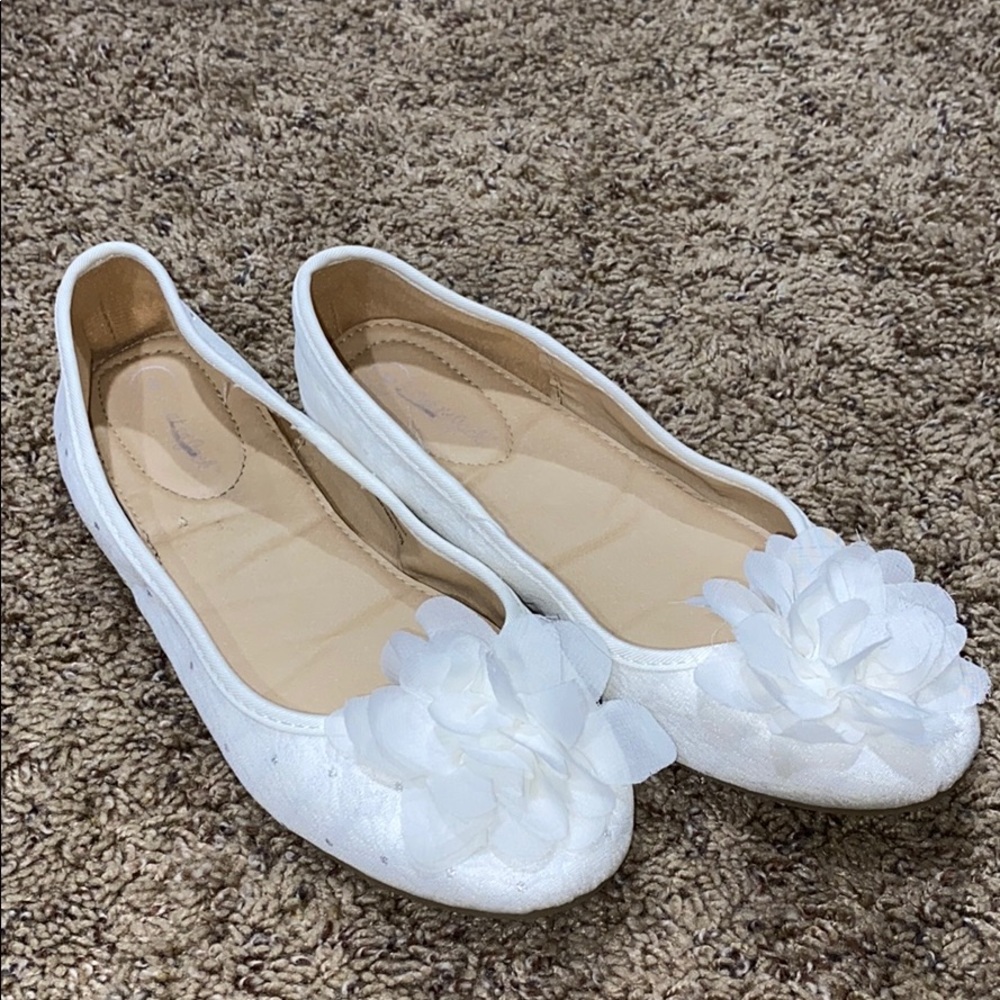 Cat & Jack Girl White Shoes Size 4